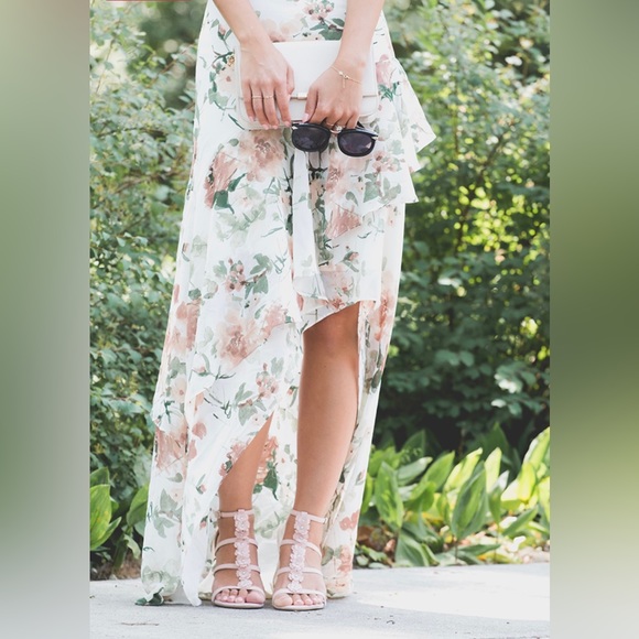 Le Chateau Women’s Chiffon Cold Shoulder Dress - Picture 5 of 11